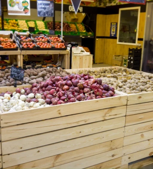 closeup-image-fresh-vegetables-wooden-boxes-grocery-store-counters